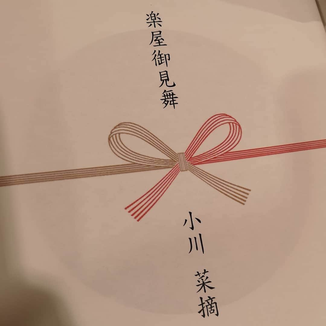 なだぎ武さんのインスタグラム写真 - (なだぎ武Instagram)「『カジャラ』東京公演3日目、終了。。本日も満席のお客様に盛り上げて頂き、おっさん達は楽しくコントが出来ました。有り難うございました！！公演後のロビーでも、沢山の方が吉本坂のCDを買ってくれました。私の事を初見だったのか、『これ、貴方が作詞作曲したの？』と言いながら買って下さった方もいました....😅でもカジャラの舞台を見て、分からないけど買ってみよう...と思ってくれた気持ちがむちゃくちゃ嬉しいです。。。今日も皆さんの舞台の感想や、生の言葉を聞けて元気を頂きました。東京公演での手売りはひとまずこれで終了。。CDは残り25枚となりました。最後の地、豊橋の千秋楽で、また手売りをさせて頂きます！！ よっしゃー！明日もカジャる！！ ガオーーーー！  #カジャラ東京公演  #小川菜摘さんから素敵なケーキの差し入れ  #いつもありがとうございます」4月4日 22時23分 - nadagigigi