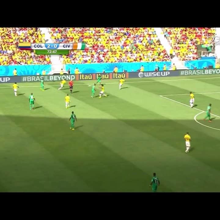 ジェルヴィーニョのインスタグラム：「#tbt World Cup 2014 in Brazil 🇧🇷 _______________________________________________________  #worldcup #brazil #colombia #cotedivoire #team225 #2014 #ballislife #nike」