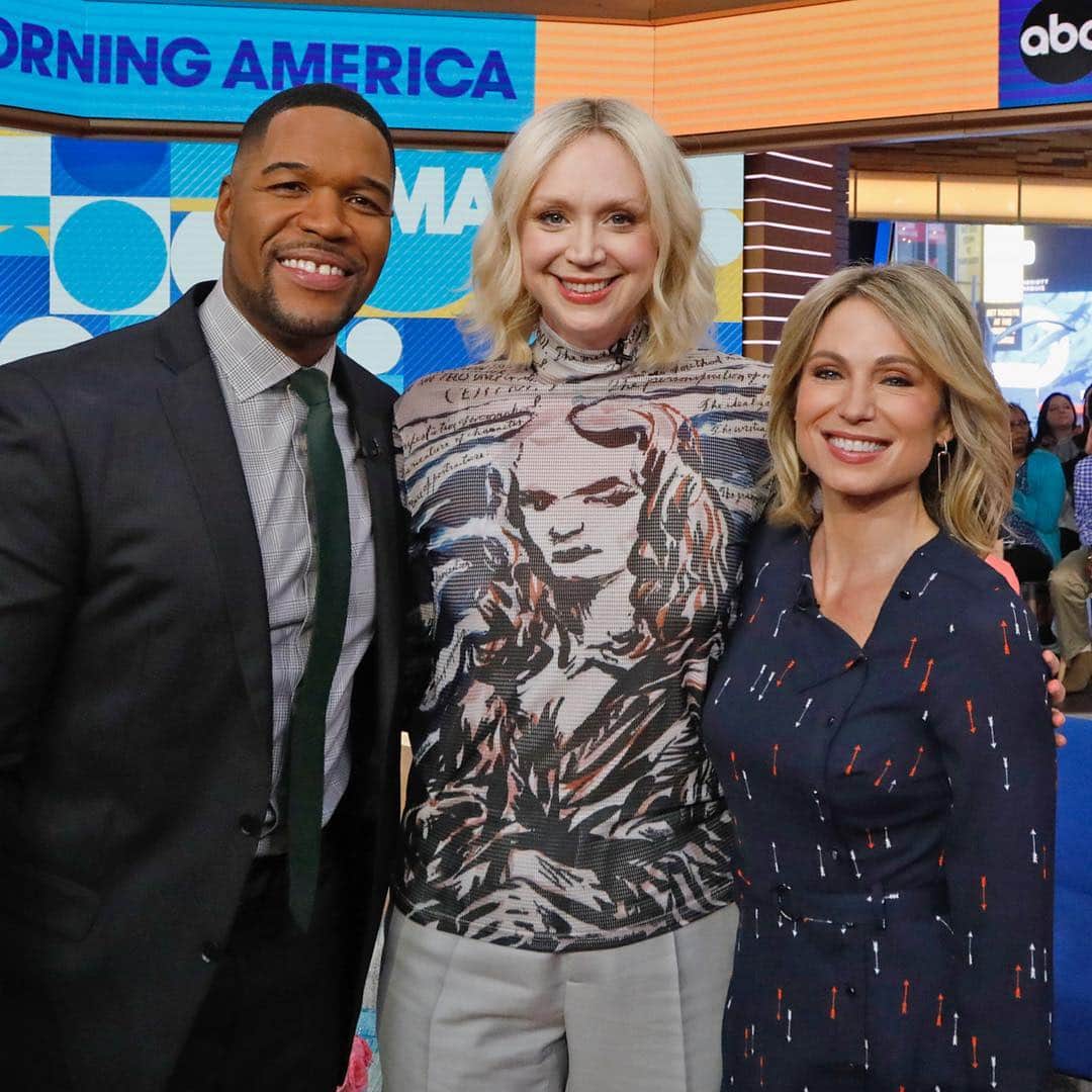 Good Morning Americaさんのインスタグラム写真 - (Good Morning AmericaInstagram)「The @gameofthrones premiere is almost here!! Thanks for joining us in Times Square @gwendolineuniverse 🤗 #GameOfThrones #ForTheThrone #GOTonGMA #GOT」4月4日 22時31分 - goodmorningamerica