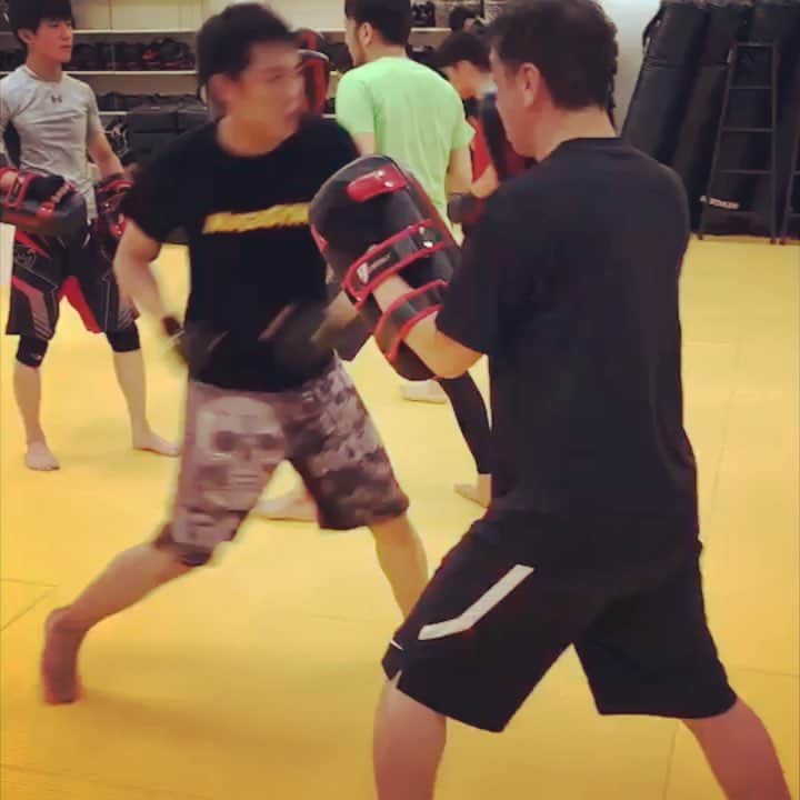 長田成哉のインスタグラム：「しばらくマガって無いから、マガらないと。笑 #kravmaga #workout #gym #selfdifence」