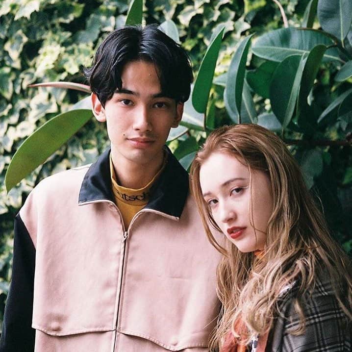 ALIVEさんのインスタグラム写真 - (ALIVEInstagram)「____ALIVE harajuku____ . 全国でカラーデザイン技術&webブランディングセミナーを行うALIVE屈指の技術派スタッフの集う店舗。 確かな仕上がり。確かな満足度。日本一のカラー技術をご期待ください。 . . 店長(@balayage_alive_kj ) top stylist (@hanpen_alive_0815  stylist(@___hnn  stylist(@tanechaan  stylist(@n_keita_alive . . ※各スタッフ技術の持ち味が違うのでプロフィール等で確認頂き指名予約がオススメです。 指名料は掛からず各担当者の指名クーポンがお得ですのでホットペッパーにてご確認下さいませ。 . . . . . ALIVE harajukuより大切なお知らせ。  いつもALIVE harajukuをご利用いただきまして、ありがとうございます。  誠に勝手ながら、この度、定休日を設けさせていただくこととなりました。  急ではございますが、7/17より、火曜日定休とさせていただきます。  顧客のみなさまにはご迷惑をおかけいたしますが、ご理解の程よろしくお願いいたします。  ALIVE harajuku . . . address.. 東京都渋谷区神宮前6-29-4HH BUILDIN5F 電話番号 03 6433 5233  東京メトロ千代田線・副都心線 明治神宮前駅 7番出口より徒歩1分 . . . #グラデーション#ハイライト#グラデーションカラー#3Dハイライト#ミルクティーカラー#アッシュ#グレージュ#ハイライトカラー#外国人風カラー#美容学生#外国人風#アディクシー#イルミナカラー#ヘアアレンジ#切りっぱなしボブ #バレイヤージュ#原宿#表参道#東京カフェ#暖色カラー#ピンク#ピンクベージュ#レッドカラー#ラベンダーカラー#パープルカラー#オレンジカラー#カラーバター」4月4日 22時44分 - alivehair