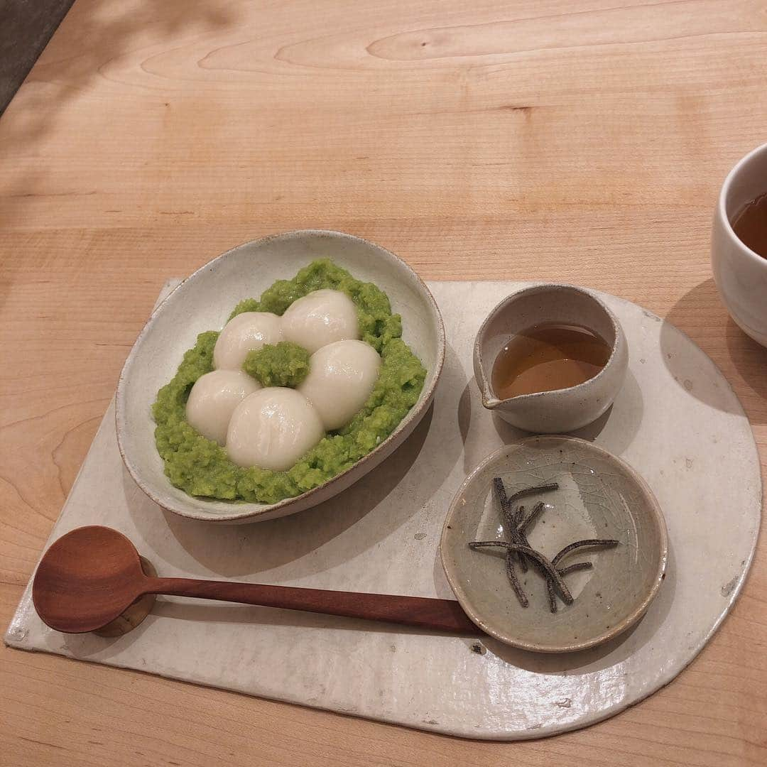 柏山奈々美さんのインスタグラム写真 - (柏山奈々美Instagram)「ず！ん！だ！！ この前、これが食べたくて浅草まで行ったよ！！ずんだ愛。。 団子がもちもちで美味しすぎた！！✨ #カフェ #cafe #カフェ巡り #カフェ活 #カフェ好き  #東京カフェ #カフェ好きな人と繋がりたい #cafe #retrip_cafe #cafestagram  #인스타그램 #카페 #카페스타그램 #카페그램 #みつや #浅草カフェ #ずんだ」4月4日 22時52分 - nanamikashiyama