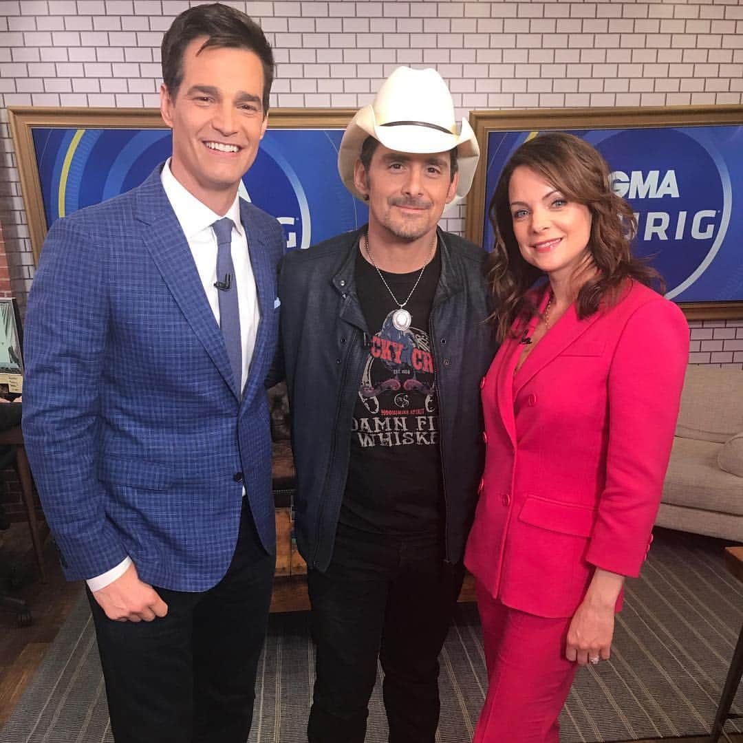 Good Morning Americaさんのインスタグラム写真 - (Good Morning AmericaInstagram)「Always a great time when @bradpaisley and his better half @kimberlywilliamspaisley stop by!」4月4日 22時56分 - goodmorningamerica