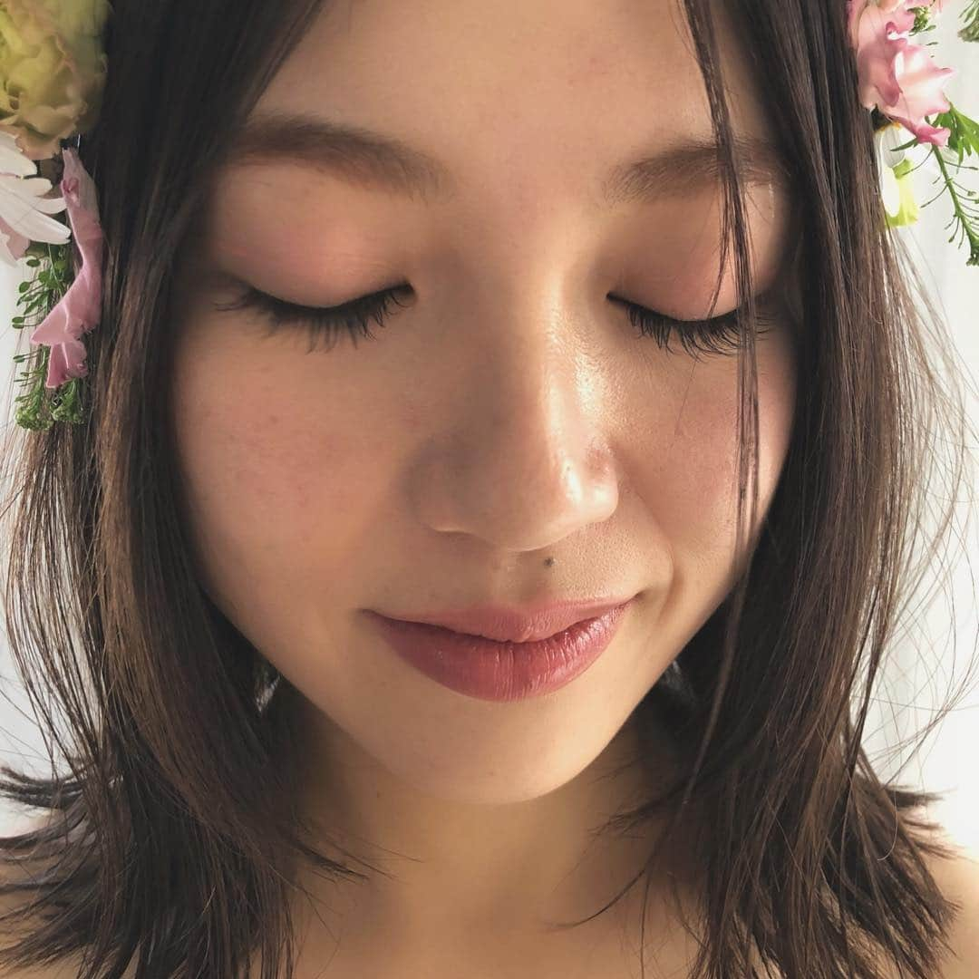 河野麻里さんのインスタグラム写真 - (河野麻里Instagram)「* * 今日は  @tailleur_mariage アトリエで マタニティフォトでした♡ 妊婦さまが撮影してる間 ドキドキワクワク楽しい時間を 過ごして欲しいので hairとmakeも妊婦さまの 好きなテイストで 作らせていただきます✨ * * #マリhair #マタニティフォト #浜松市」4月4日 22時56分 - brillantmari