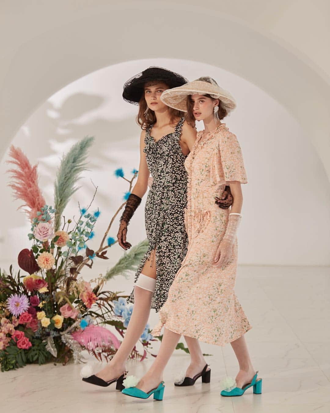 のインスタグラム：「One-two-step. Tap to shop “B.B. Summer Dress” in #SretsisSS19 signature Gypsophila print or visit link in bio to discover #SS19MyBestFriendsWedding Collection.」