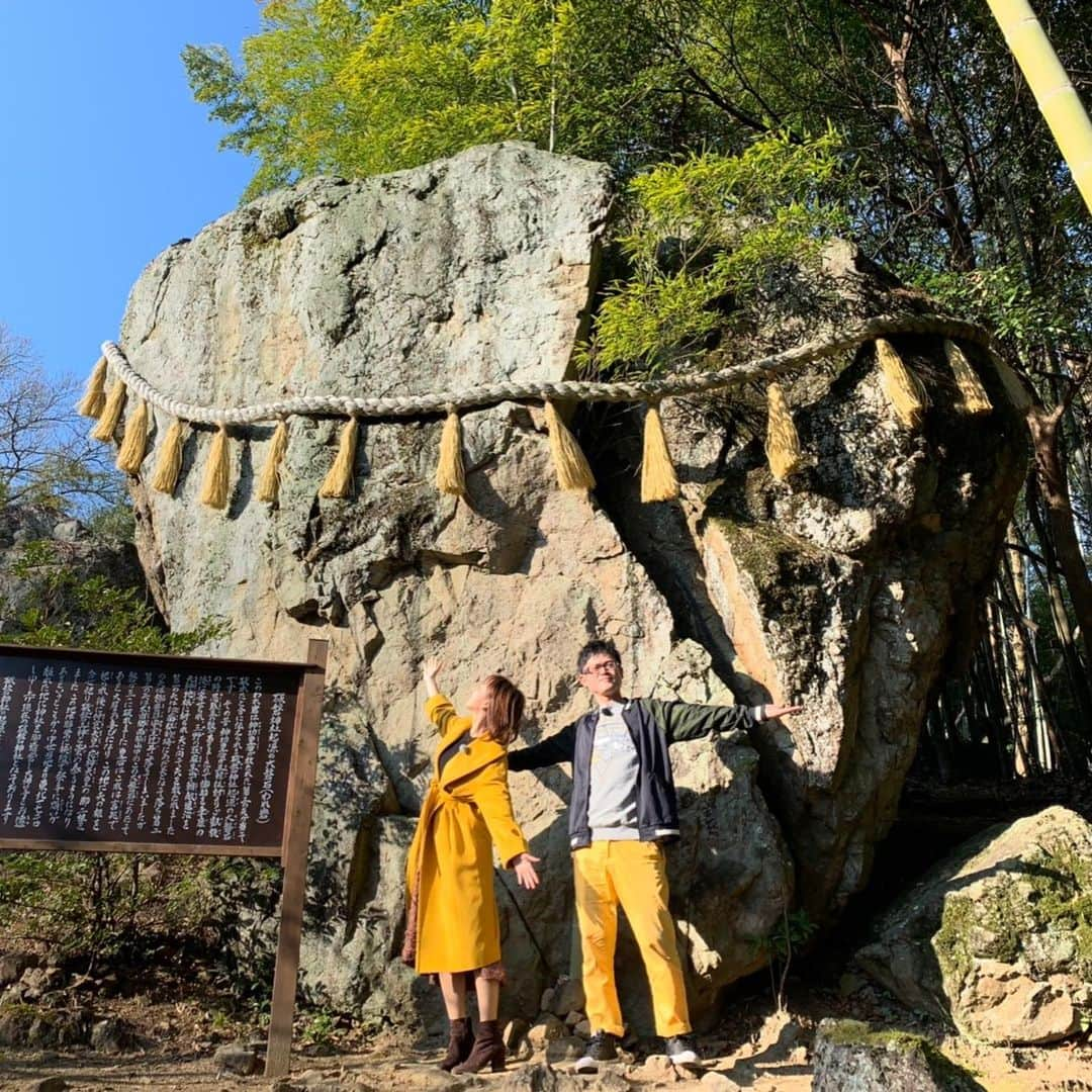 神谷ゆう子さんのインスタグラム写真 - (神谷ゆう子Instagram)「姫路のパワースポット✨ 破磐神社⛩  #姫路#破磐神社  #神秘の木 #全国から人が集まる  #われ岩#神様が現れるとネットで有名 #全て加工なしで載せてます #3枚目に奇跡の写真！」4月4日 23時01分 - yuko_kamitani