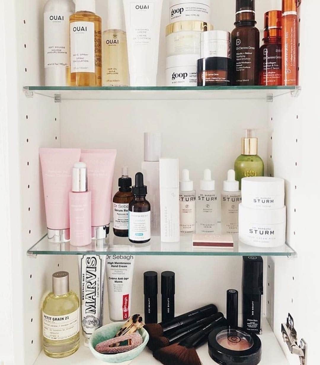 Marvis®️ Official Partnerさんのインスタグラム写真 - (Marvis®️ Official PartnerInstagram)「favorite product of all time? 👇🏽 @stephgeebeauty⠀⠀⠀⠀⠀⠀⠀⠀⠀ .⠀⠀⠀⠀⠀⠀⠀⠀⠀ .⠀⠀⠀⠀⠀⠀⠀⠀⠀ .⠀⠀⠀⠀⠀⠀⠀⠀⠀ .⠀⠀⠀⠀⠀⠀⠀⠀⠀ #luxurylife #littleluxuries #cobigelow#marvis #marvistoothpaste#morningswithmarvis #showusyourflavor#healthyteeth #pearlywhites #topshelf#topshelfie #itgtopshelfie #beautyjunkie#flavor #beautyrituals #healthandwellness#morningroutine」4月4日 23時02分 - marvis_usa