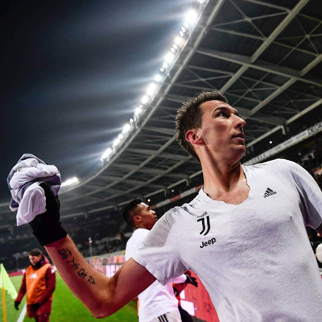 ユヴェントスFCさんのインスタグラム写真 - (ユヴェントスFCInstagram)「MMM 🌪 Mario Mandzukic Moments, since 2015 😁💪⚪⚫」4月4日 23時03分 - juventus