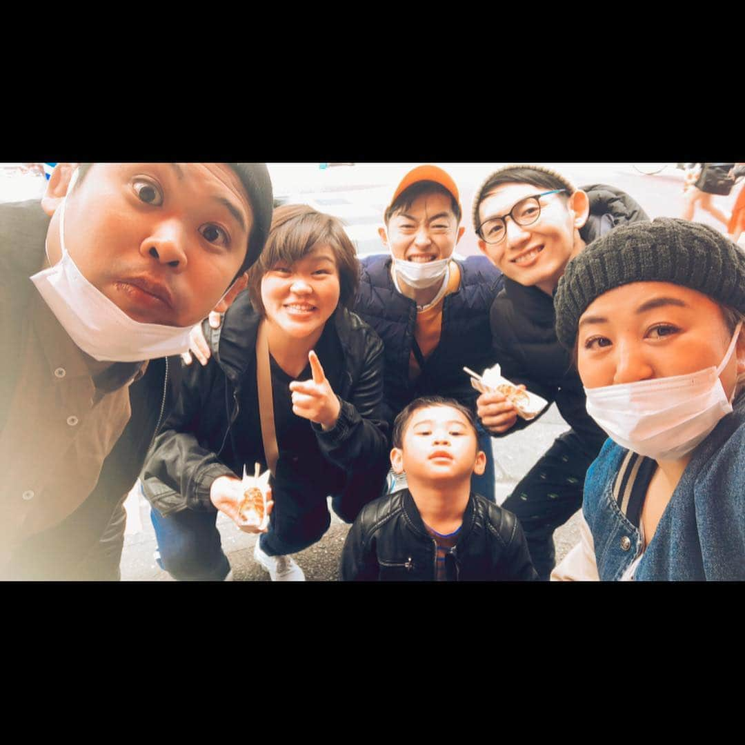 杉本美香さんのインスタグラム写真 - (杉本美香Instagram)「・ 先日、コザリナのところへ行ってきました😁 ・ やたら誘ってくるやーんって思って、わかったわかった行きますよーって感じで愛知へ行ったら、やられたー🤦‍♀️ ・ まさかのサプライズで京都の仲間が来てくれてるやーん⭐️ ・ ビックリ‼️ ・ 夜は遅くまでリナの漫談を見て大笑いして、次の日は大須商店街へ連れて行ってもらった😁✨ ・ チーズドッグ🧀🐕最高✨ 食べ歩き最高⭐️ ・ ほんまに楽しい時間をありがとう🌸 ・ 最高の時間でした⭐️ ・ リナの撮影の裏側📸笑 ・ ・ 本当の仲間の確認が最近出来てきた。 私は傷付いてもいいけど、私が人を傷付けることは好きじゃないから私はされてもやり返さない。 やり返すからエンドレスに続くので、私は同じことをしないように学びとして受け止めることにしました。 ・ 人の気持ちを考えて生きれるようにしよーって思います‼️ ・ さぁー今週の土日は選抜ですよー🥋 みんなが全力を尽くせるようにpowerを送ります👐 ・ #コザリナ #愛知 #先輩とカネくん #京都 #サプライズやばい #ありがとう #笑顔 #smile😊」4月4日 23時04分 - mika__sugimoto