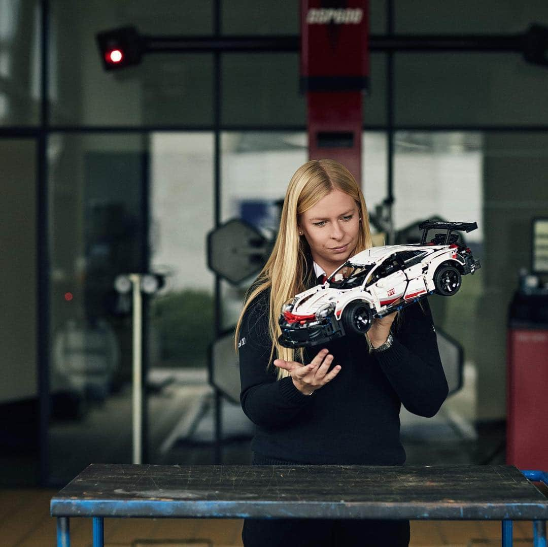 LEGOさんのインスタグラム写真 - (LEGOInstagram)「LEGO Technic @porsche 911 RSR: “It’s full of so many of the features I know from the real racing car. Amazing.” Christina Nielsen, Professional Racing Driver. #LEGOTechnic #Porsche #LEGO #Porsche911 #Racing @christinaracing」4月4日 23時04分 - lego