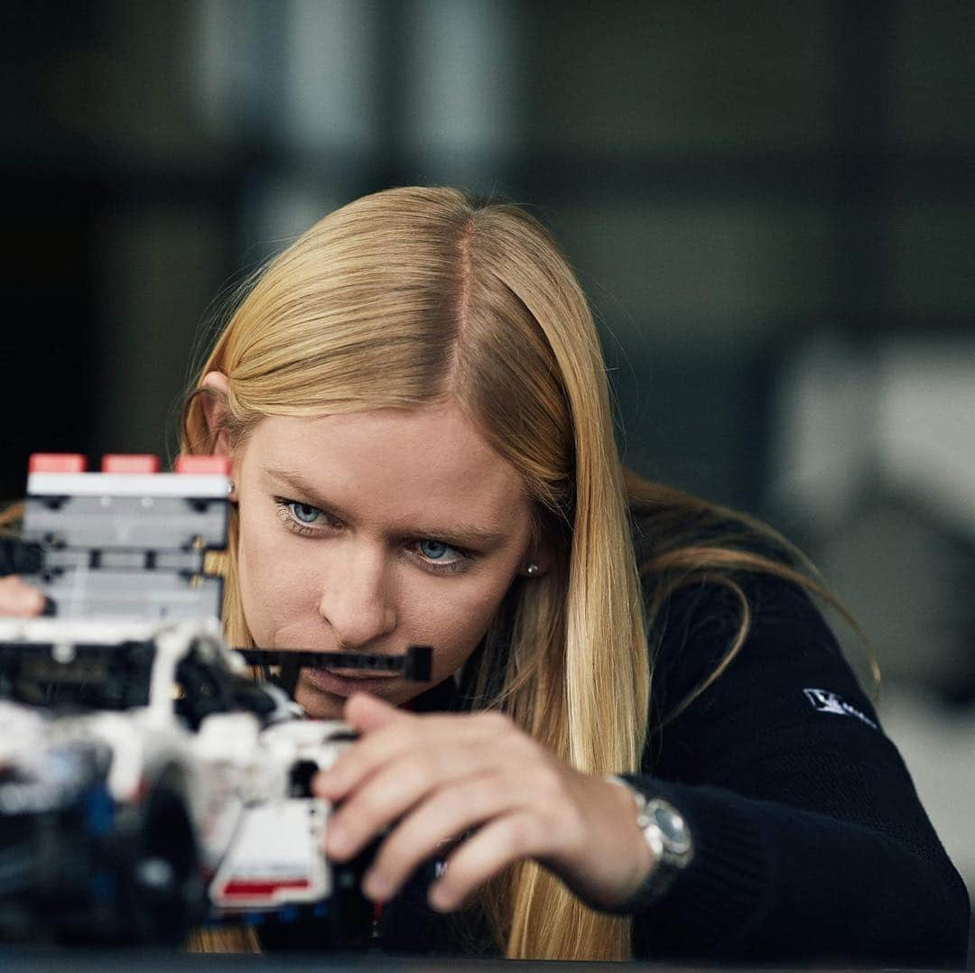 LEGOさんのインスタグラム写真 - (LEGOInstagram)「LEGO Technic @porsche 911 RSR: “It’s full of so many of the features I know from the real racing car. Amazing.” Christina Nielsen, Professional Racing Driver. #LEGOTechnic #Porsche #LEGO #Porsche911 #Racing @christinaracing」4月4日 23時04分 - lego