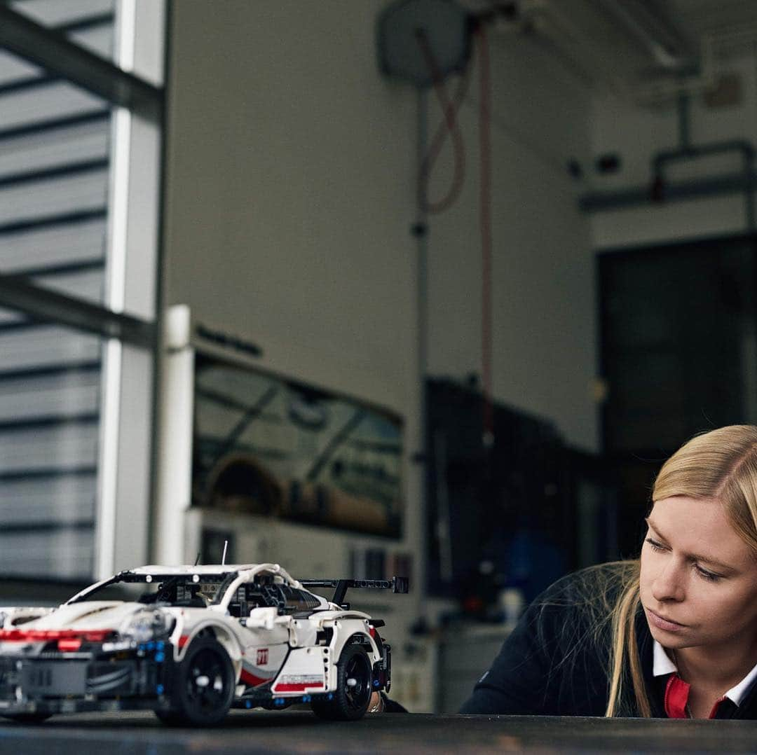 LEGOさんのインスタグラム写真 - (LEGOInstagram)「LEGO Technic @porsche 911 RSR: “It’s full of so many of the features I know from the real racing car. Amazing.” Christina Nielsen, Professional Racing Driver. #LEGOTechnic #Porsche #LEGO #Porsche911 #Racing @christinaracing」4月4日 23時04分 - lego