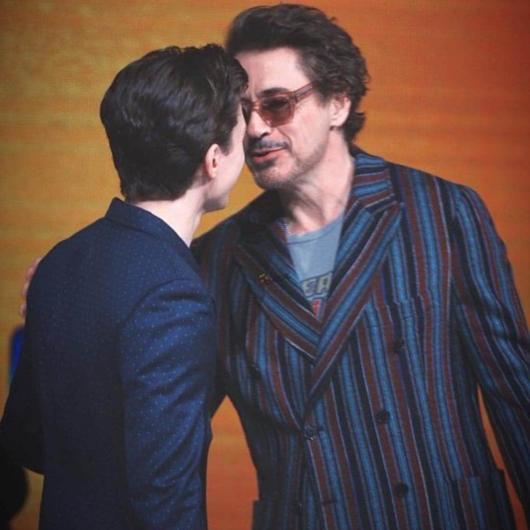 トム・ホランドさんのインスタグラム写真 - (トム・ホランドInstagram)「What happened next is history. To a mentor on and off screen, happy birthday boss man. Hope you have a wonderful day #teamstark」4月4日 23時11分 - tomholland2013