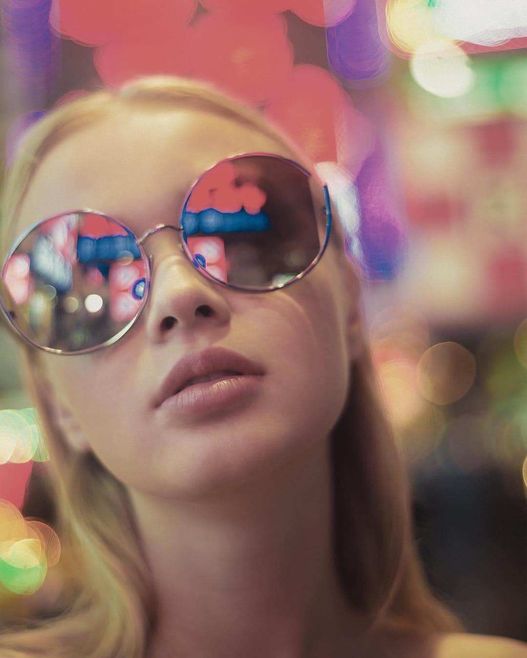 のインスタグラム：「Crafted entirely from 18-22 carat white gold-plated titanium, the frames are sliced away at the corners so that the precious platinum lenses appear to be floating . . . #DearKowloon #LFSS19 #lindafarrow #fashionaccessories #eyewear  Photography: @spitgan_magazine」