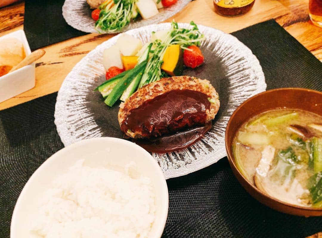 薗田杏奈さんのインスタグラム写真 - (薗田杏奈Instagram)「大好物チーズインハンバーグ🍽❤️と温野菜🍃 ⠀ ⠀ #Annahcooking#cooking#instacooking#cookingtime#cookingday#cookinglove#cookingbyme#cookingathome#food#料理#家庭料理#料理写真#料理勉強中#料理記録#おうちごはん」4月4日 23時24分 - love.byanna