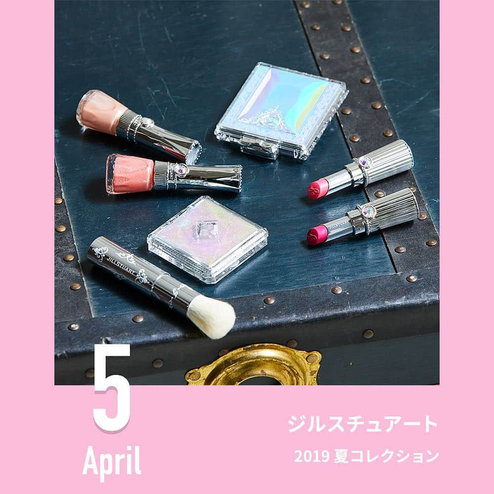 Lulucosさんのインスタグラム写真 - (LulucosInstagram)「4月5日発売のコスメは… ﻿ ____﻿ ジルスチュアート﻿ 2019夏コレクション 『Pink Bling』﻿ ・リップブロッサム シャイニーサテン 全10種(限定2種) 各2,800円＋税＜新商品＞﻿ ・リボンクチュール アイズ 全2種 各5,000円＋税＜限定品＞﻿ ・ブレンドブラッシュブロッサム 全2種 各4,500円＋税＜限定品＞﻿ ・リップブロッサム 全4色 各2,800円＋税＜新色＞﻿ ・ネイルラッカー 全13色(限定2色) 各1,500円＋税＜新商品＞﻿ ・ネイルラッカー パール 全6色(限定1色) 各1,500円＋税＜新商品＞﻿ ・ネイルラッカー ダズリングビジュー 全11色(限定2色) 各1,500円＋税＜新商品＞﻿ ____﻿ ﻿ Editor's comment 「キラキラひかるオーロラパッケージが、可愛すぎます…♡特に、リニューアルしたネイルラッカーがさらに塗りやすくなって色もつやも完璧で…惚れました😳」﻿ ﻿ ＜ココがPoint☝️＞﻿ 輝くピンクがテーマ。テーマにぴったりなパッケージや、新色、限定色が揃う。どのアイテムもツヤやパール、グリッターなど女性らしい輝きを演出できるものばかり。﻿ ﻿ #新製品 #流行コスメ #トレンド #cosme #コスメ好きさんと繋がりたい #美容好きな人と繋がりたい #新作コスメ #リップ #チーク #ネイル #アイシャドウ #リップラッカー #リップブロッサム #リボンクチュールアイズ #ジルスチュアート #jillstuartbeauty」4月4日 23時18分 - lulucos_official