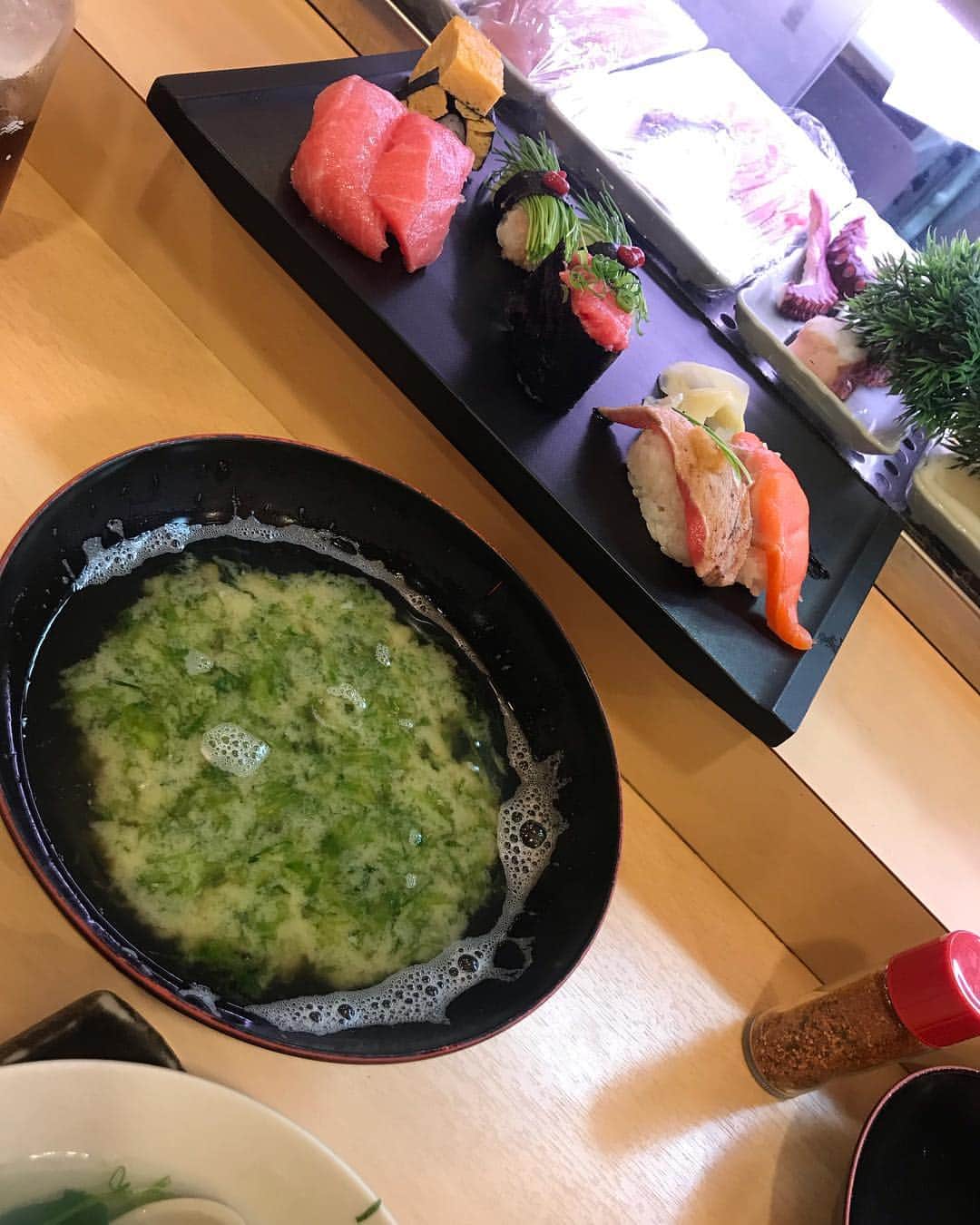 クロちゃんさんのインスタグラム写真 - (クロちゃんInstagram)「夜ご飯は、お寿司。 ヘルシー」4月4日 23時20分 - kurochandesuwawa