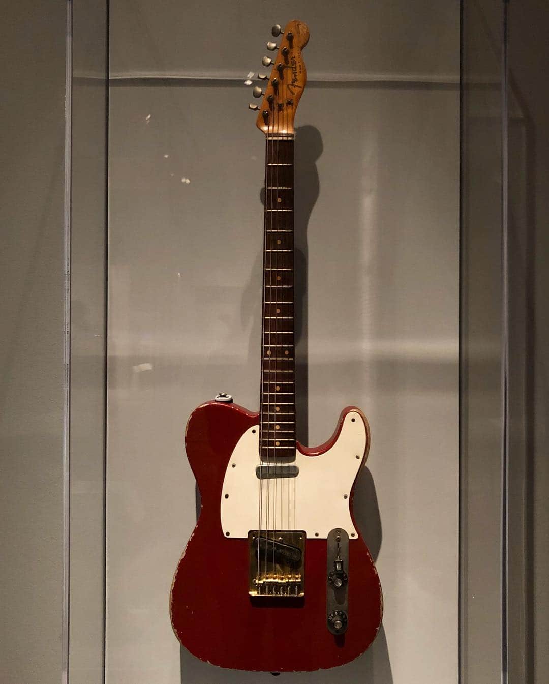 メトロポリタン美術館さんのインスタグラム写真 - (メトロポリタン美術館Instagram)「In celebration of the first week of "Play It Loud: Instruments of Rock and Roll," we're sharing #firsts in rock and roll history! #MuddyWaters—born April 4, 1913—moved from the Mississippi Delta to Chicago in 1943, where he formed the first significant electric blues band. Waters’ blend of rural blues and modern amplification profoundly influenced rock guitarists, including Eric Clapton, Jimmy Page, and especially The Rolling Stones, whose band name comes from a song by Waters. This #guitar was one of the most important instruments used by Waters from 1958 until his death in 1983. Be one of the first to see the exhibition, open to Members this week and to the public on April 8. #MetRockandRoll⁣ ⁣ 🎸 Fender. "The Hoss" Telecaster (serial no. 026176), ca. 1958. Ash, maple, walnut, rosewood, brass, nickel, chrome, plastic. Courtesy of the Estate of McKinley Morganfield pka Muddy Waters.」4月4日 23時21分 - metmuseum
