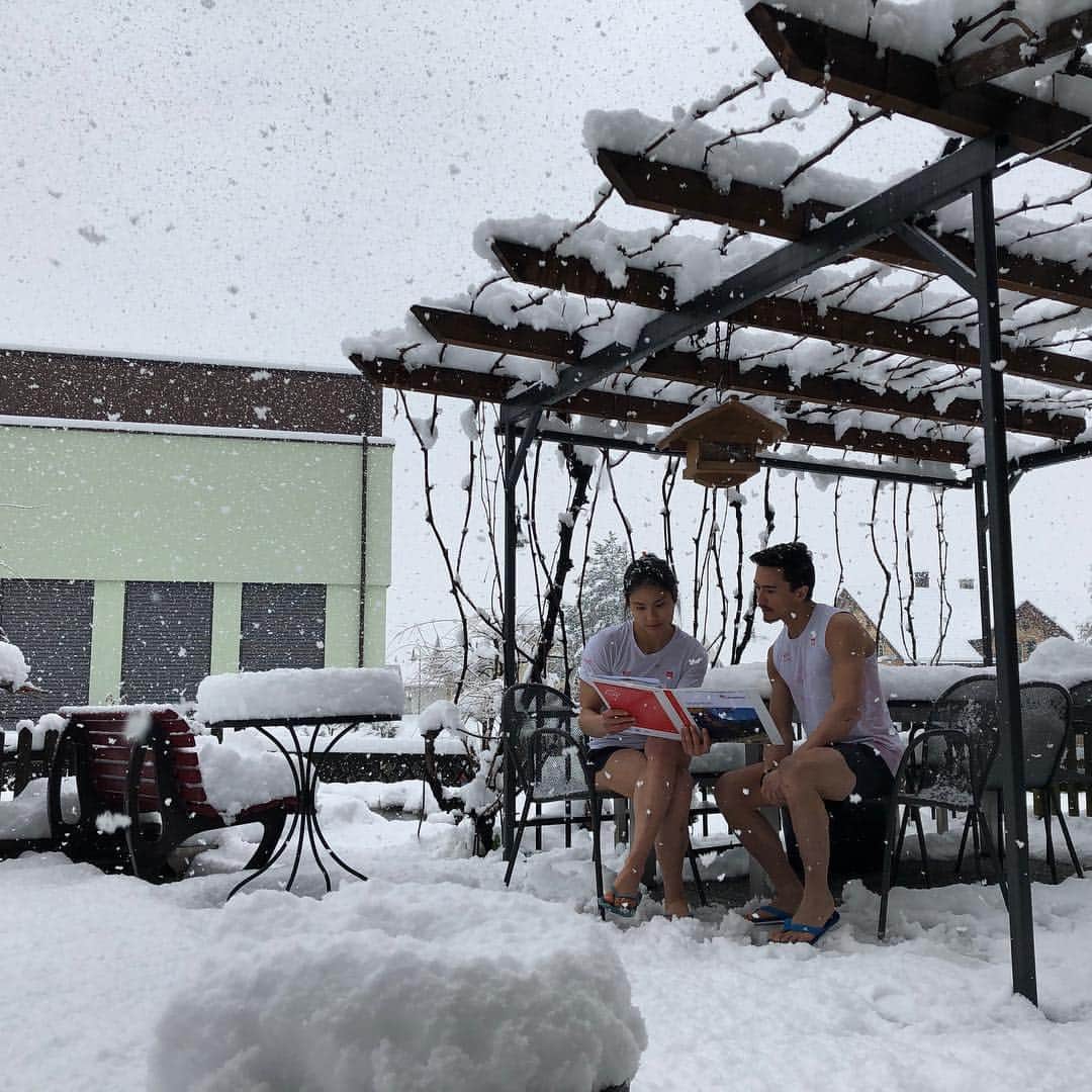 アラーナ・イップのインスタグラム：「Tropical weather here in Meiringen, Switzerland for us Canadians 🇨🇦」