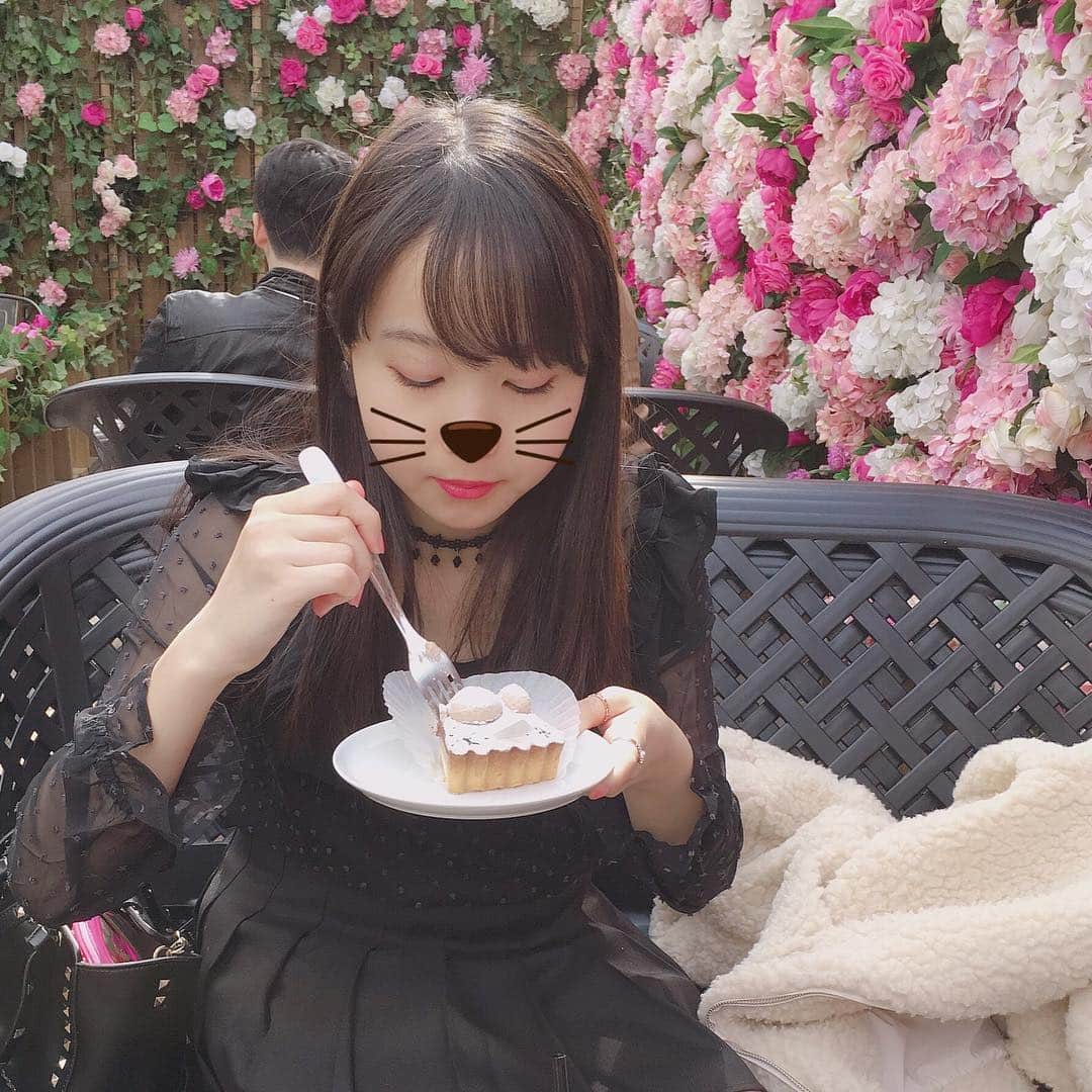麻美さんのインスタグラム写真 - (麻美Instagram)「娘達のリクエスト🌸 映えスポット巡り💨 ぜーんぶ叶えてくれる🙏 ． りょうちゃんに感謝🙏🙏🙏 @x.x.ryoco.x.x ． 観光#韓国#姉妹#リンクコーデ #韓国旅行 #soul#fashion #daughter #cordinate  #love#family#cafe #specialthanks」4月4日 23時38分 - mami0s