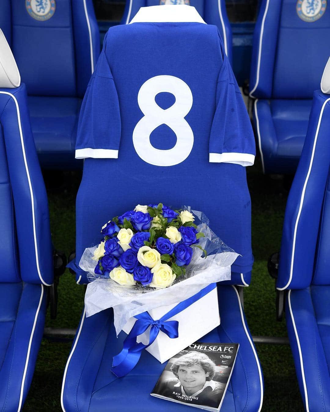 チェルシーFCさんのインスタグラム写真 - (チェルシーFCInstagram)「It’s a year today since we lost a very special man. Rest in peace, Ray. You’re always in our thoughts. 💙 #CFC #Chelsea」4月4日 23時48分 - chelseafc