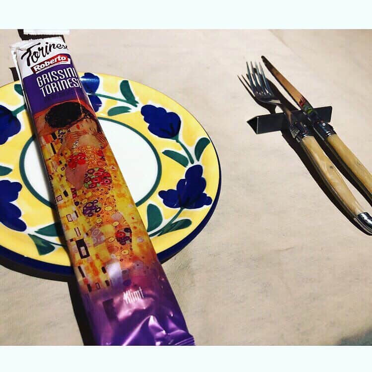 世手子さんのインスタグラム写真 - (世手子Instagram)「Trattoria La Grotta( ＾∀＾) https://item.woomy.me/c/34716 @trattorialagrotta にリハ終わりにみんなで行ってきたよ(*´꒳`*) 新番が4/9から始まりますっっ ゲストの #長澤仙明 くんと #正田美里 ちゃんとっっ 銀座の一等地にある #トラットリアラグロッタ はコスパ良しなのにロケーション抜群っっ まずはスパークリングで乾杯っ！ グリッシーニもオシャレ 農家野菜のバーニャカウダ特製アンチョビソースもめちゃウマ〜(・∀・) イタリア産、生ハム、サラミの盛り合わせも素敵っっ(*´◒`*) 人気前菜3種盛り合わせもおいしかった(๑･̑◡･̑๑) ムール貝と白ハマグリのワイン蒸しも出汁がよいーっっ シェフお任せパスタもバッチリ✌︎('ω')✌︎ また行きたいー！ Casting by @woomy.restaurant」4月4日 23時50分 - rojide