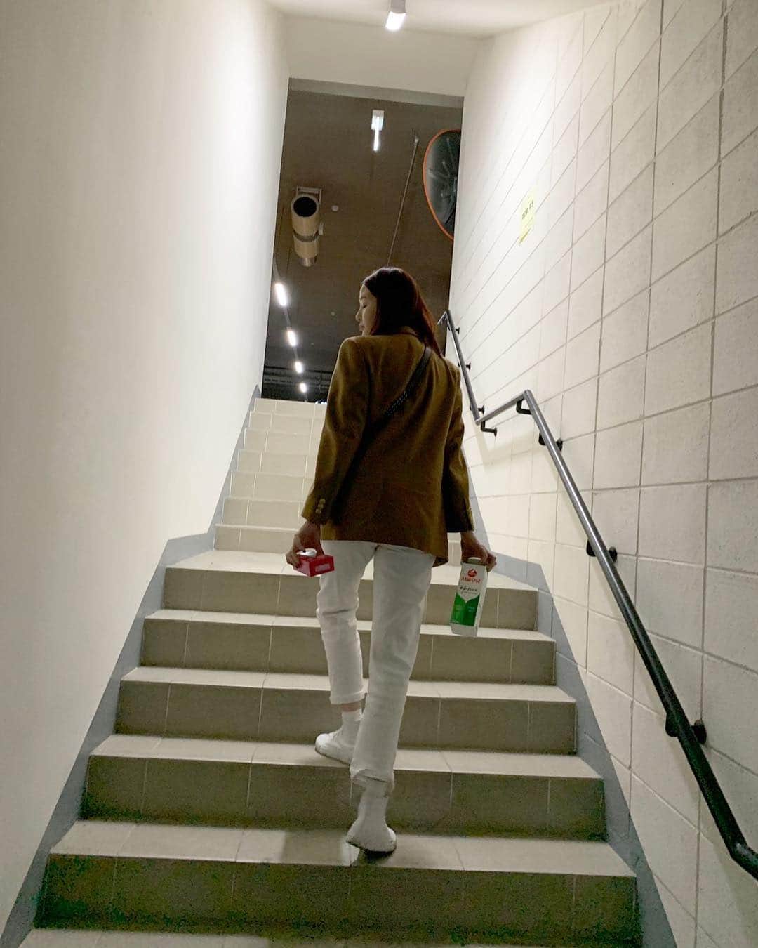 ジュヨン さんのインスタグラム写真 - (ジュヨン Instagram)「집에서 우유마시고 즐잠 🌙」4月4日 23時54分 - jupppal
