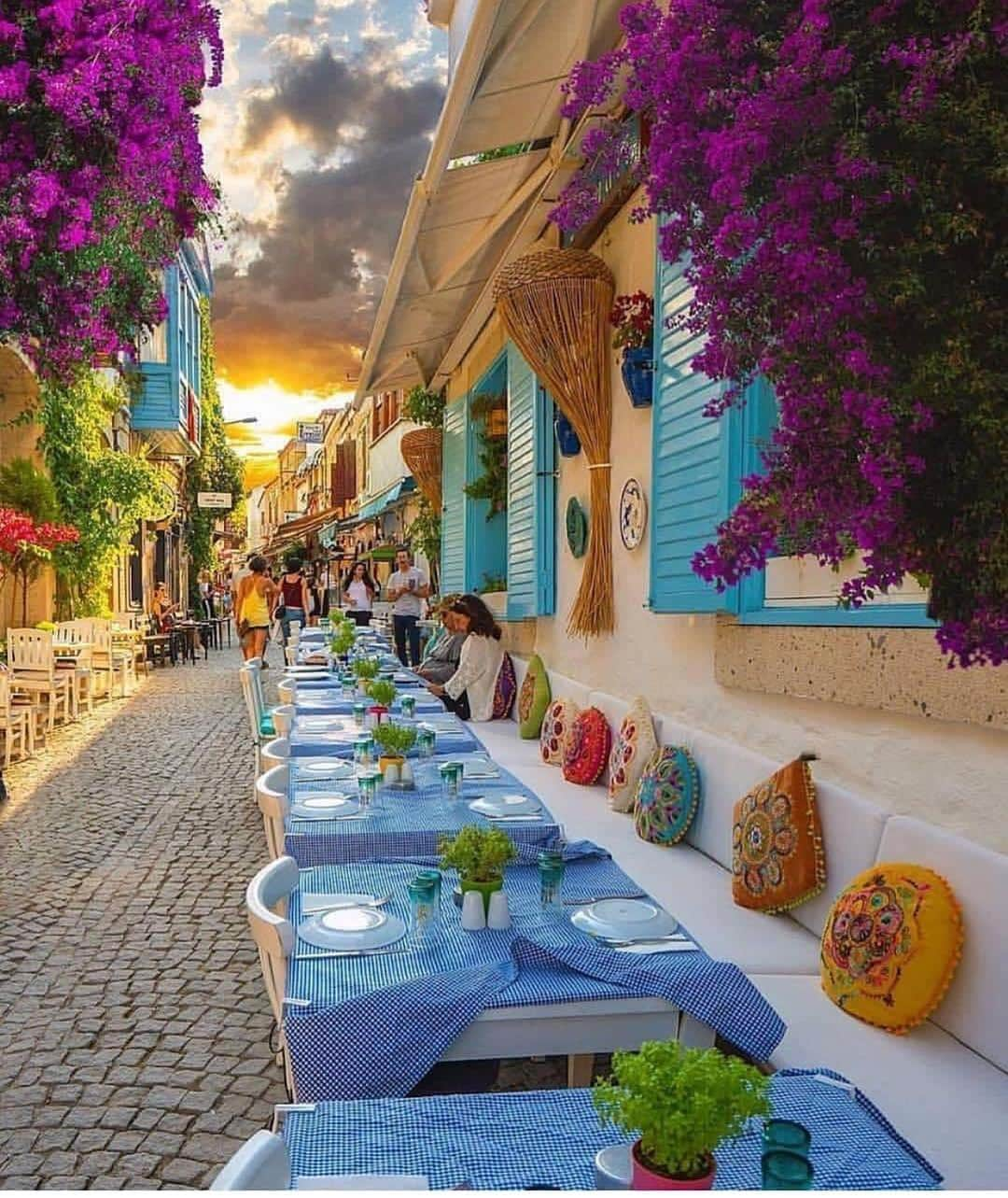 Wonderful Placesさんのインスタグラム写真 - (Wonderful PlacesInstagram)「Alacati - Turkey ✨🌺🌺🌺✨ . Picture by ✨✨@olayseven✨✨ #wonderful_places for a feature 💜」4月4日 23時59分 - wonderful_places