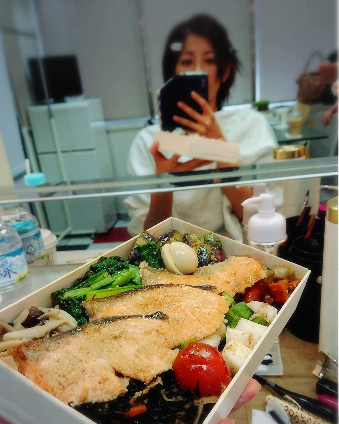 中田有紀さんのインスタグラム写真 - (中田有紀Instagram)「楽屋弁当。品数多くてヘルシーなのがうれし～😊💕 #楽屋弁当 #十季舎 #鮭の胡麻醤油焼き #素晴らしい明日 #収録 #bstbs」4月5日 0時17分 - akinakada0508