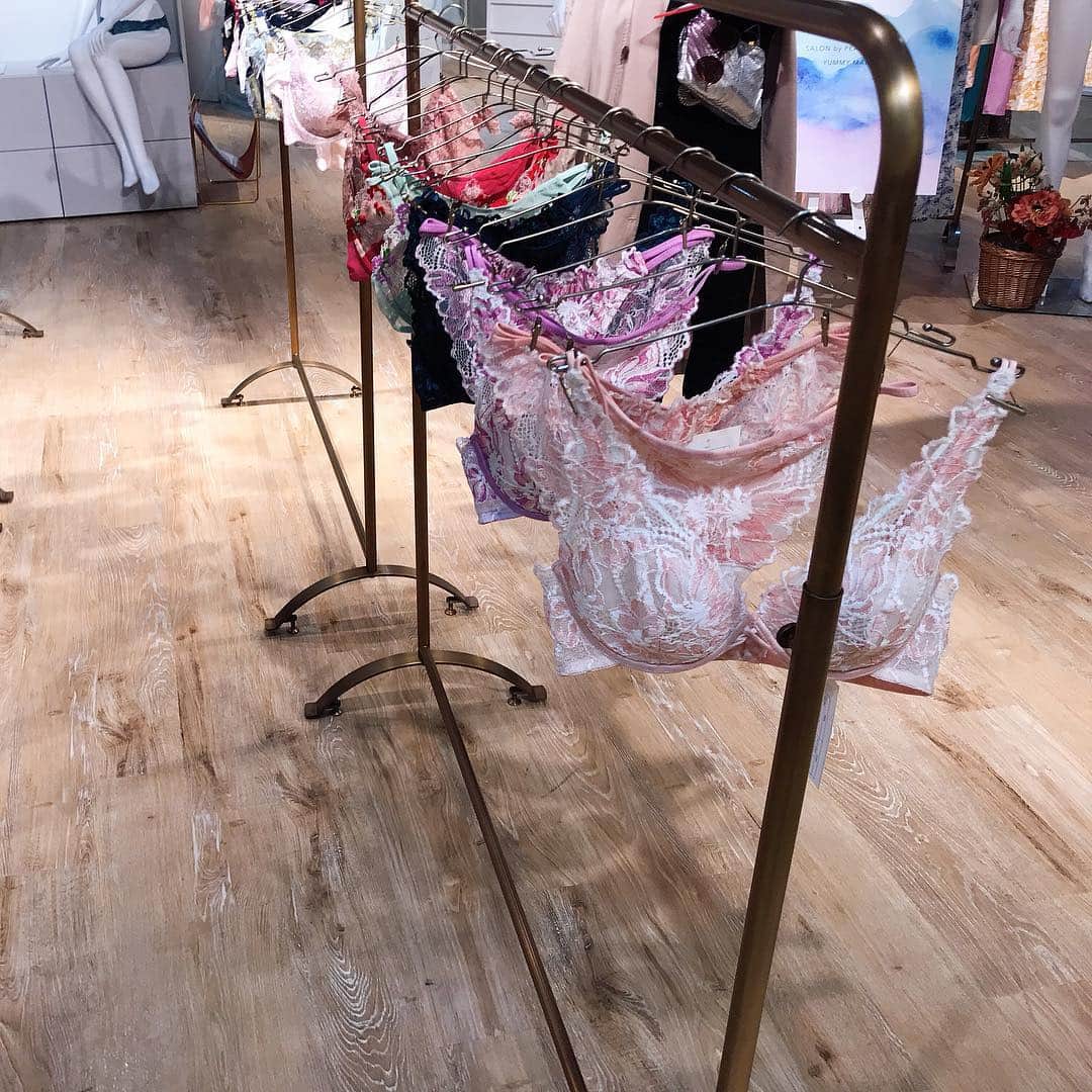 Yuuki mimuraさんのインスタグラム写真 - (Yuuki mimuraInstagram)「👙🌿 . . @peachjohn_official  @yummymart . . #展示会 .  定番で使えるブラトップ、オーダーさせていただきました☡✍︎ . . #lingerie#peachjohn#yummymart」4月5日 0時18分 - u0829u