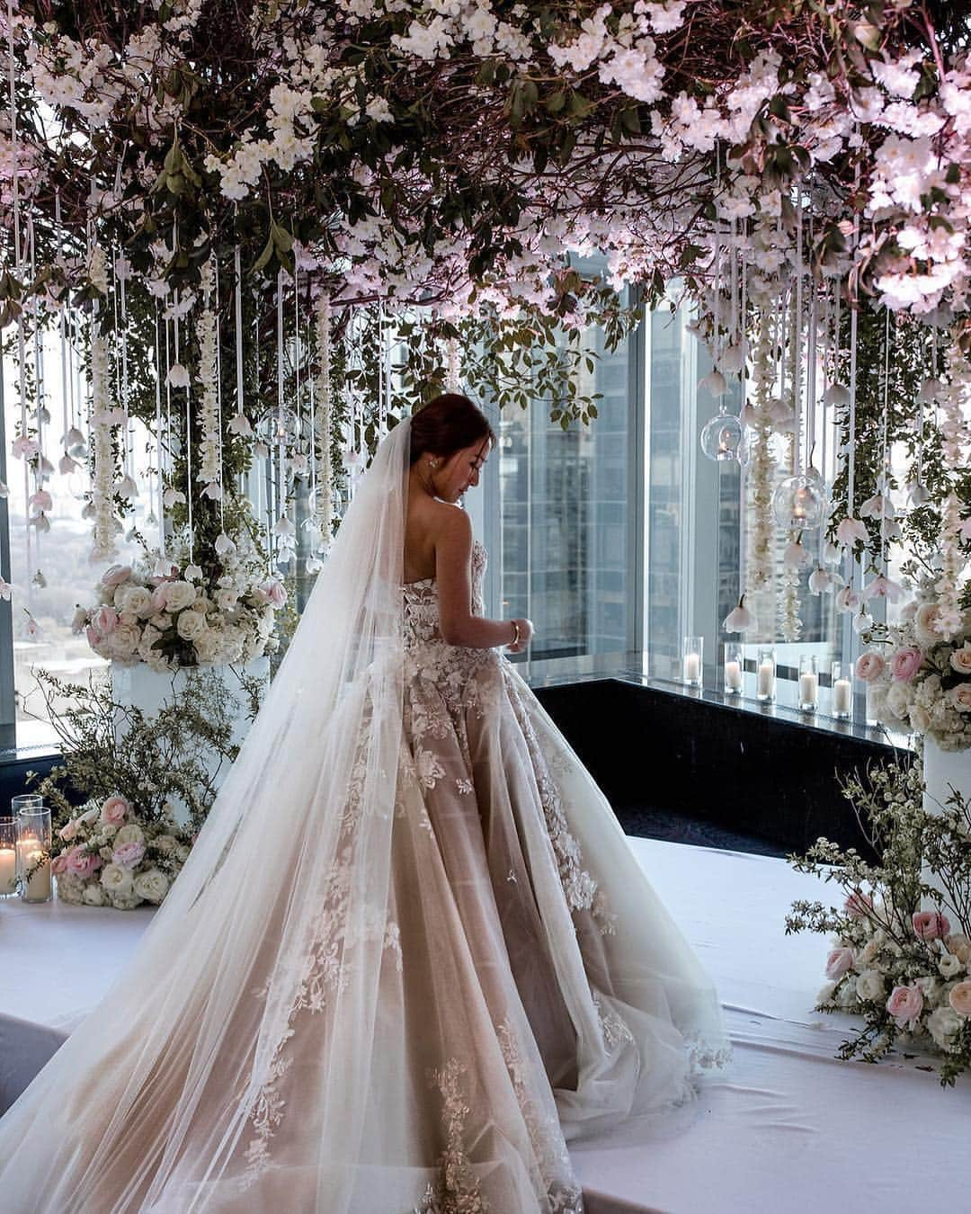 Galia Lahavさんのインスタグラム写真 - (Galia LahavInstagram)「Woman is the most beautiful flower | Our #GLBride @oliviali1023 blossomed in the #ALMA dress #GLCouture 📷 @elisabettalillyred @bridalreflectionsny」4月5日 0時27分 - galialahav