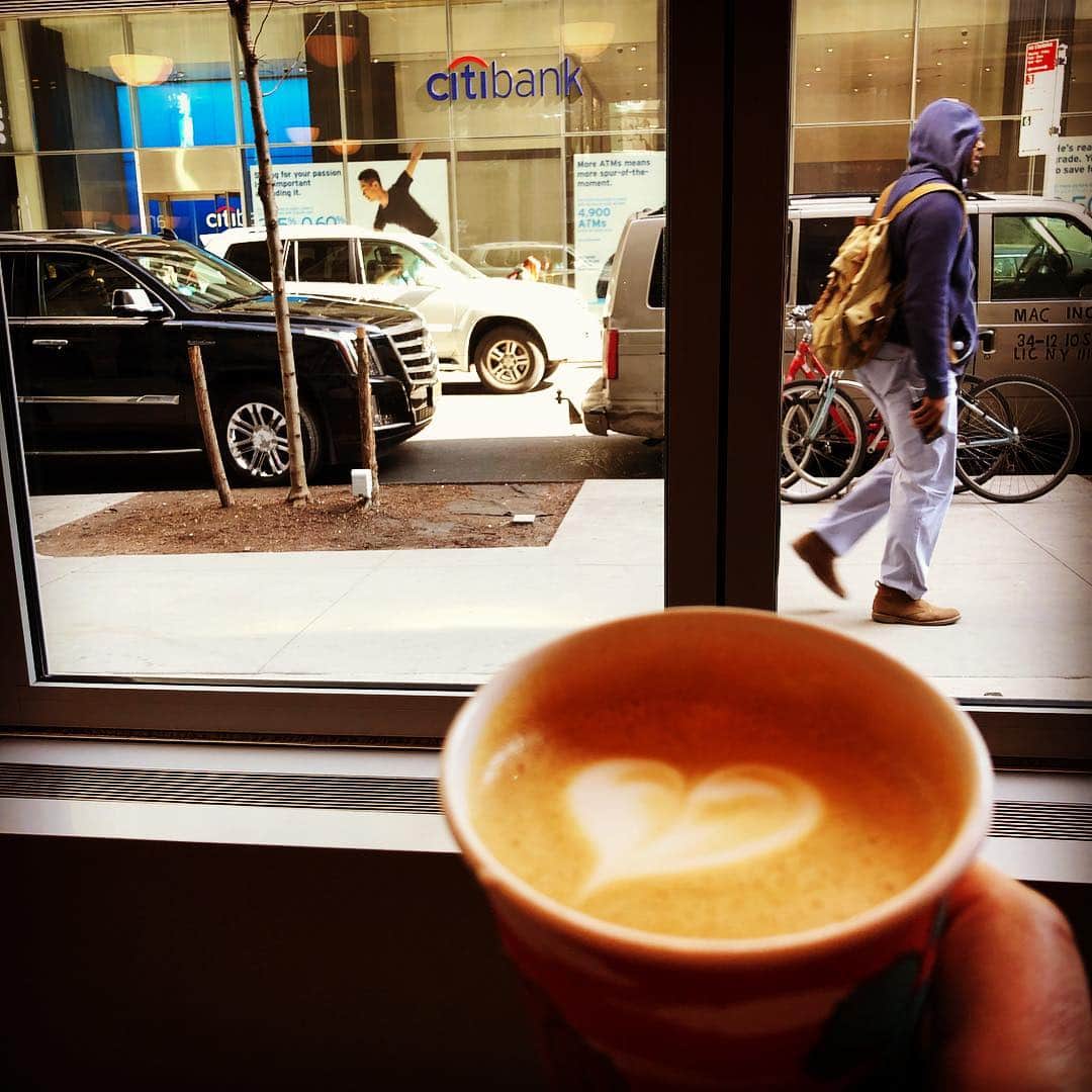 鈴木みのるさんのインスタグラム写真 - (鈴木みのるInstagram)「coffeetime in N.Y.C  #王様ニューヨークへ行く 昨夜の日本料理屋さんの大将に教えてもらった美味しいコーヒー屋に行ってきた。フムフム…おーなるほど…美味かった！試合出発まで少し時間あったからマンハッタン散歩。」4月5日 0時29分 - suzuki.d.minoru