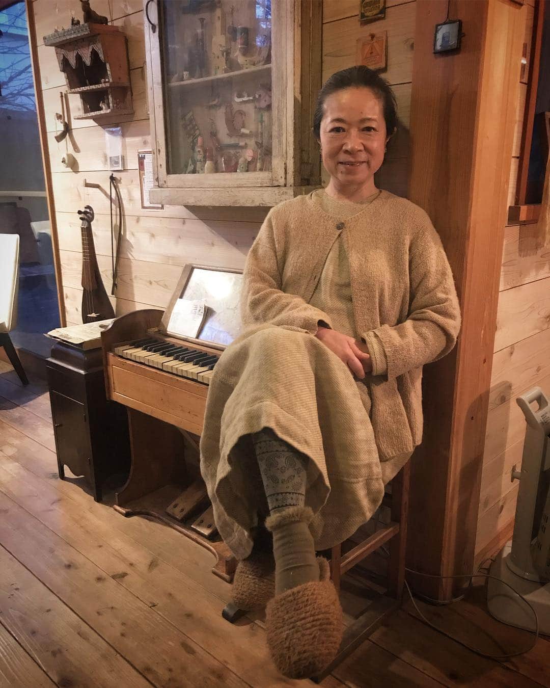 松本野々歩のインスタグラム：「母は同系色を合わせるのが 昔から好き  #みじゃコーデ  #今日の母」