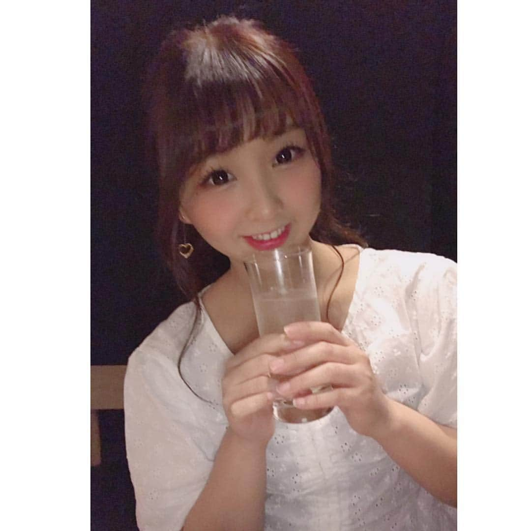 岩村捺未さんのインスタグラム写真 - (岩村捺未Instagram)「今日はマネージャーさんたちと ごはん☝︎🌞 プラチナムって見た目はいかつめ多めだけど中身は真逆でほんとーに良い人ばかり👏🥰 新しいマネージャーさんは白めできれーな顔だけど真はたぶんパリピだと思う🕶ぎゃくに。すごく良い人💎 これからよろしくお願いしまーーす！！ #わしが緑ハイを好きなのか  #緑ハイがわしを好きなのか #どっちなんだい？ #食べたのは豚肉 #豚肉大好き #特に豚バラ #豚のブタ食い #豚バラ #自撮りの神なちゅ #マイナス10キロ自撮り #だらしないカラダ界では一番かわいい女 #酒 #酒 #酒 #のみたりないけど #明日に備えて #寝るか #パチスロ」4月5日 0時36分 - iwamuranachu