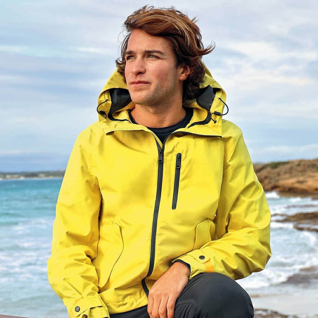 のインスタグラム：「"I will never forget the happiness of being able to chase the wind. Today, my dream has come true: I am a professional #windsurfer." We believe that passion and dedication can achieve the impossible. Meet our amazing Riccardo Marca, windsurfing freestyle champion, who echoes the Geox philosophy with his pursuit of freedom through the dedication to his sport: he mounted a board for the first time in 2008 and it was love at first sight. From that day on, he has travelled the world looking for the best winds to train with.  Driven by a strong #passion for his sport, Riccardo leads a life in which he is constantly seeking out a sense of #happiness, #freedom and #wellbeing.  Want to know more? Follow @riccardomarca and discover his story on our IG TV Channel!  #RiccardoMarca #geoxperience #SS19campaign #geoxextraordinarynormalpeople #adv #SS19ADV #geox」