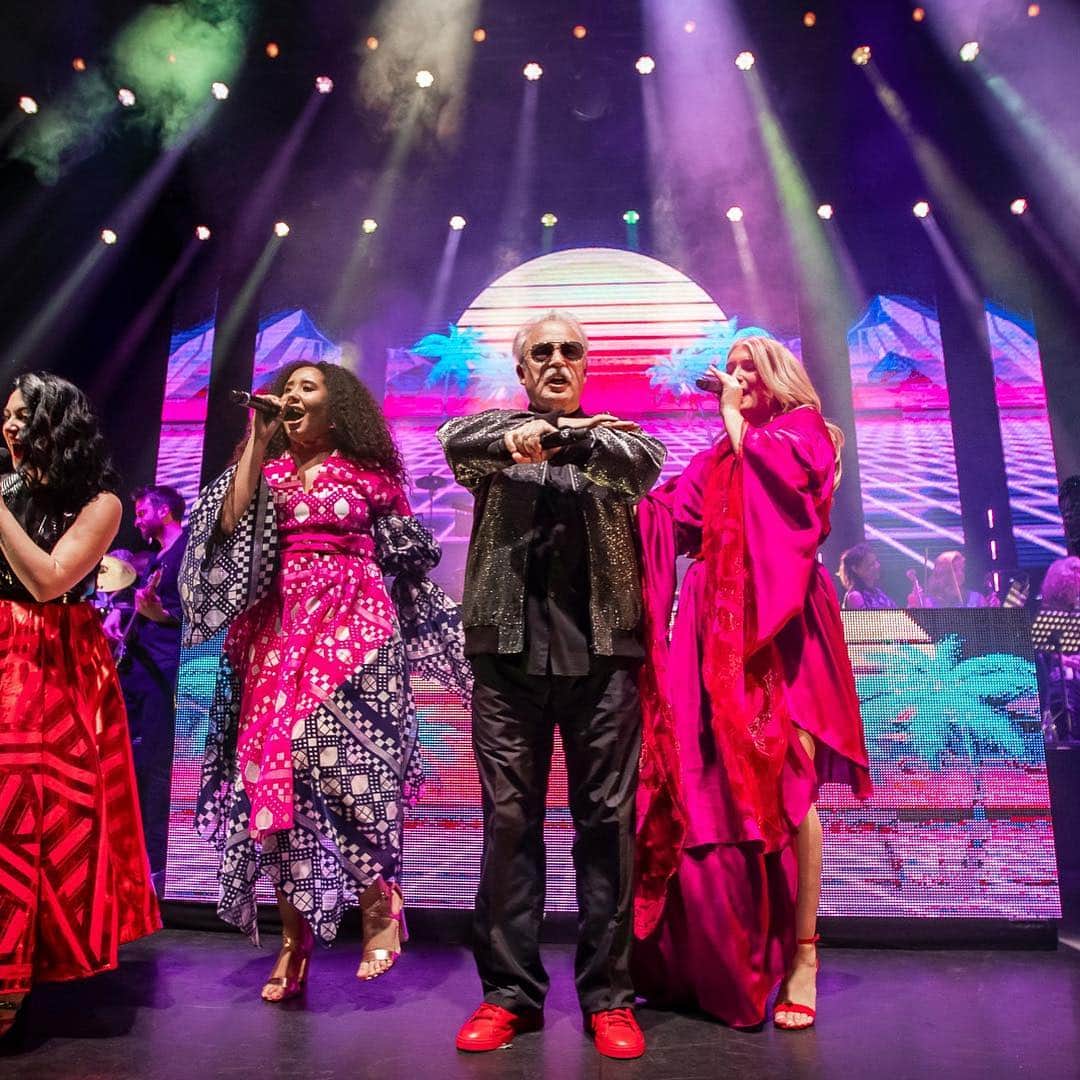 ジョルジオ・モロダーのインスタグラム：「Show #3 tonight in Glasgow! See you in a few hours; the Bad Girls and I are ready for you! 👯‍♀️ 📸 by @hanoutphoto」