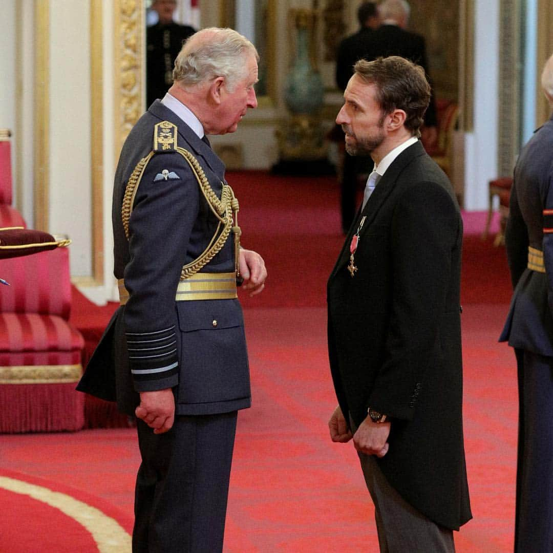 ロイヤル・ファミリーさんのインスタグラム写真 - (ロイヤル・ファミリーInstagram)「Congratulations to @england Manager, Gareth Southgate, on his #OBE!  Gareth collected his Award from The Prince of Wales today for services to Football. 📸 Royal Communications/ @pa」4月5日 0時42分 - theroyalfamily