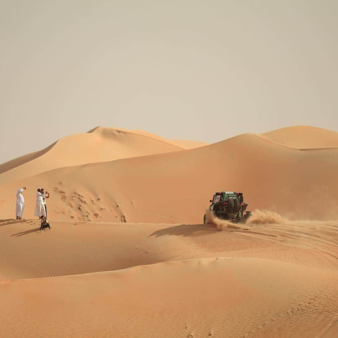 モンスターエナジーさんのインスタグラム写真 - (モンスターエナジーInstagram)「Big WIN for @caseycurrie as he takes SxS overall win at the @abudhabidesertchallenge becoming the first American 🇺🇸 to win the event in a car class!!! #AbuDhabiDesertChallenge #Offroad #CanAm #MonsterEnergy」4月5日 0時51分 - monsterenergy