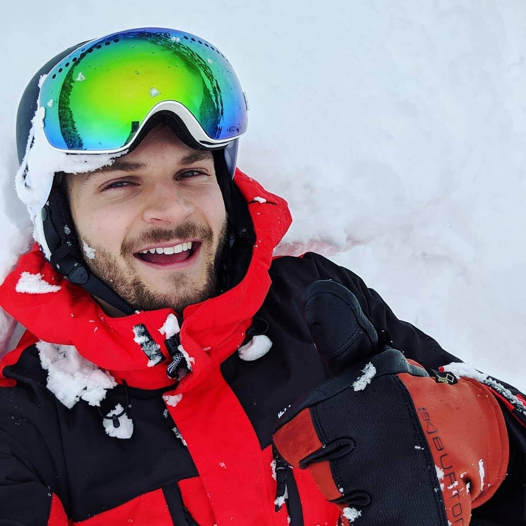 ジム・チャップマンさんのインスタグラム写真 - (ジム・チャップマンInstagram)「Snowboarding is really hard.」4月5日 0時45分 - jimchapman