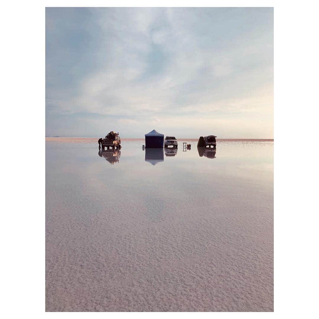 アレキサンドラ・アゴストンさんのインスタグラム写真 - (アレキサンドラ・アゴストンInstagram)「On set....Salar de Uyuni, BOLIVIA.」4月5日 0時46分 - alexandraagoston