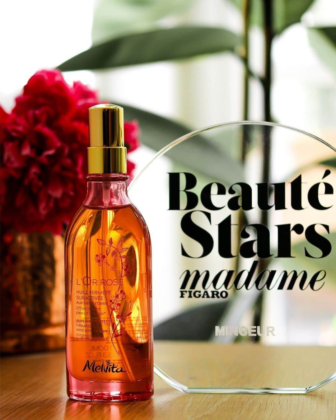 Melvita Officialのインスタグラム：「Devinez quoi ? Notre huile L'Or Rose a gagné le prix minceur Beauté Star ! 🏆⠀ ⠀ Vous ne la connaissez pas encore ? Laissez vous tenter par son parfum pétillant et frais pour une silhouette à croquer ! 😍⠀ ⠀ #grateful #Ouialabeautebio #huileminceur #beautestar #madeinfrance #summerbodyiscoming」