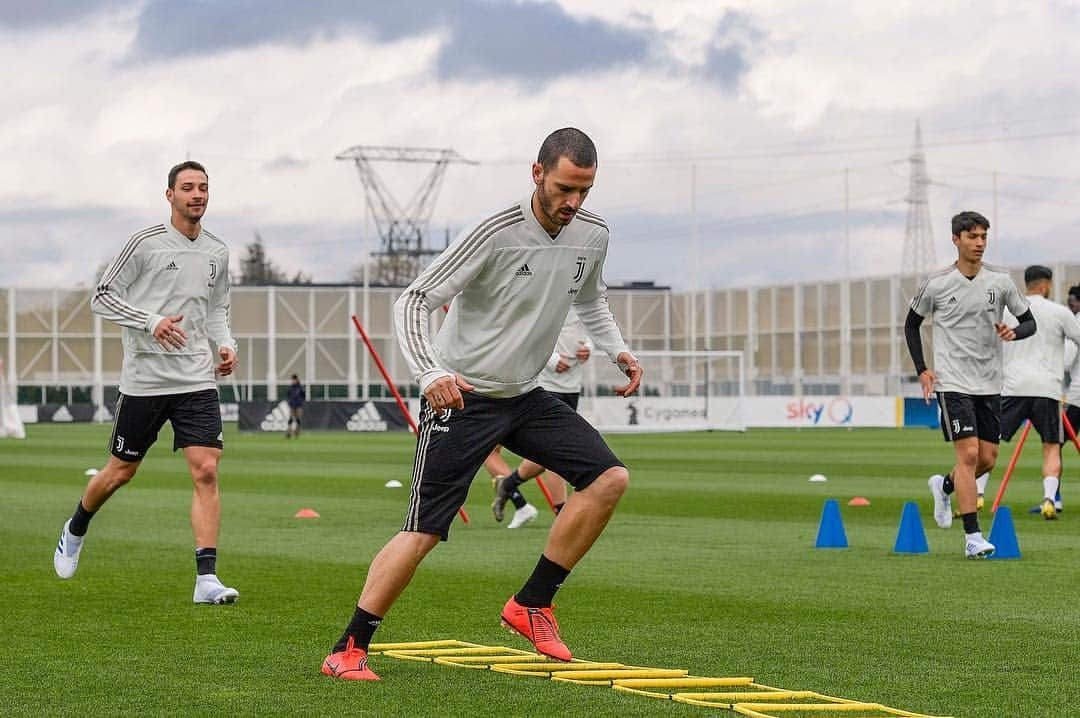 レオナルド・ボヌッチさんのインスタグラム写真 - (レオナルド・ボヌッチInstagram)「Never stop 💪🏻 #LB19 #FinoAllaFine」4月5日 1時10分 - bonuccileo19