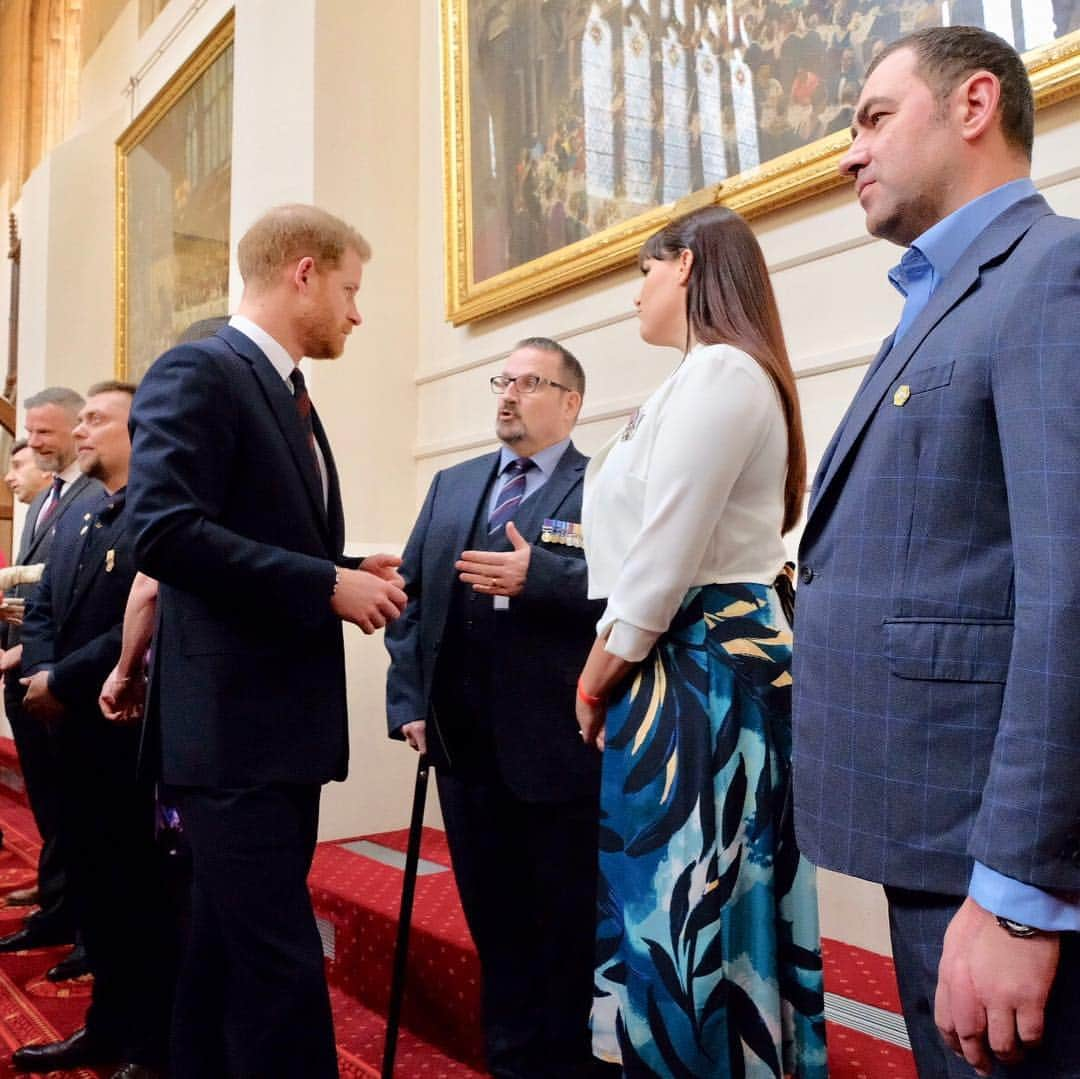 ロイヤル・ファミリーさんのインスタグラム写真 - (ロイヤル・ファミリーInstagram)「The Duke of Sussex visited the Lord Mayor’s Big Curry Lunch in London today – the annual event raises money for @soldierscharity to support those who served in Iraq and Afghanistan.  The Duke met servicemen and women and their families here today, who have been supported by @soldierscharity.  The event has raised more than £1.9 million since 2008 to support soldiers and veterans who have served in Iraq and Afghanistan.  The Duke of Sussex served in the British army for 10 years and is committed to promoting the welfare of members of the Armed Forces and veterans. The Duke founded the Invictus games in 2014, which uses the power of sport to inspire recovery and support rehabilitation for our wounded, injured or sick servicemen and women. 📷 PA / Royal Communications」4月5日 1時10分 - theroyalfamily