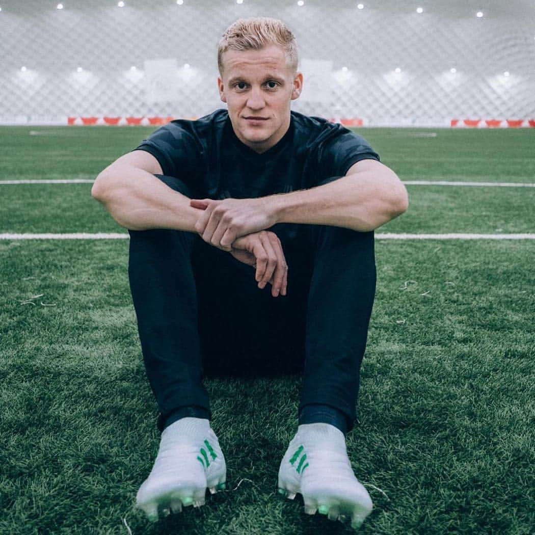 ドニー・ファン・デ・ベークさんのインスタグラム写真 - (ドニー・ファン・デ・ベークInstagram)「Classy new #COPA19 🦚 #DareToCreate #createdwithadidas」4月5日 1時08分 - donnyvdbeek