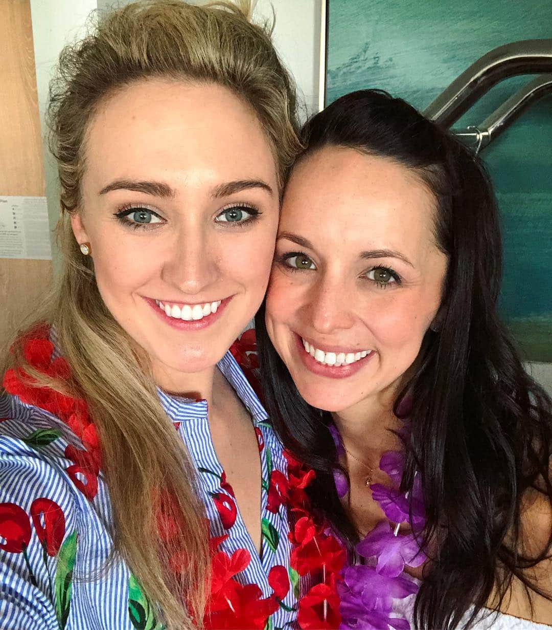 アレクシ・ギレスのインスタグラム：「Thanks for letting me visit you Coombs! Hope u have an amazing few weeks left of tour and enjoy every minute of it !😘 I can’t wait to see you again in a few months for your big day!!!💍💋👰」