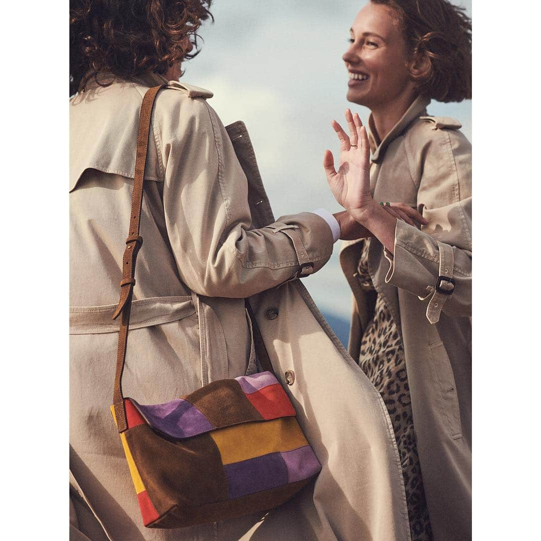 ジェラールダレルさんのインスタグラム写真 - (ジェラールダレルInstagram)「Spring must-haves - Trench et sac multicolore.  Trench and multi colour bag. #gerarddarel #ss19darel #darelss19 #trenchcoat #perfecttrench #multicolourbag」4月5日 1時44分 - gerarddarel