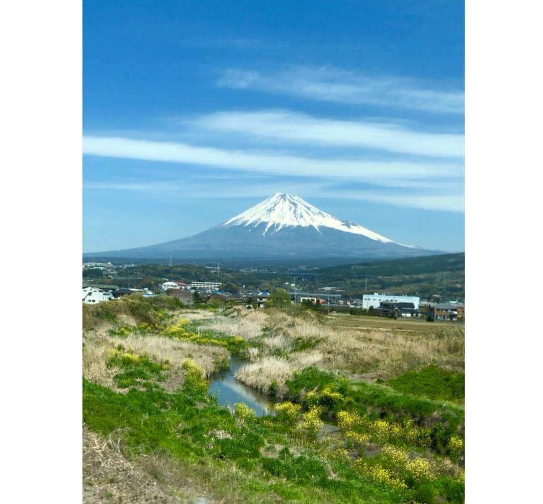 黒田知永子さんのインスタグラム写真 - (黒田知永子Instagram)「Beautiful❗️ #富士山 #mtfuji  #新幹線からの富士山  #黒田知永子  #chiekokuroda」4月5日 11時05分 - kuroda_chieko