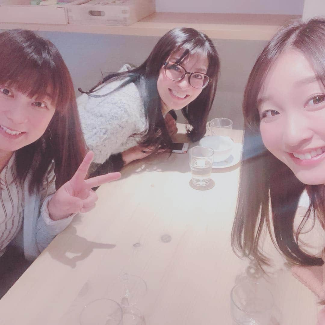 斉藤ひかりさんのインスタグラム写真 - (斉藤ひかりInstagram)「新潟市東区にあるカフェ ド レティ☕️💕 フレンチトーストもスコーンも本当に美味しかったです！😆 サクフワに感動してスコーンはお持ち帰りするくらい！笑✨  一緒にお茶してくださったのは海津ゆうこさんとKumy Esさん☺️ お仕事の話がとまらない❣️ 閉店時間まで長居してしまいましたが最後まで盛り上がっていましたよ(笑) 楽しい時間をありがとうございました！☺️ #新潟市東区 #カフェ #カフェドレティ #フレンチトースト #くるみのスコーン  #女子会 #大好きな2人」4月5日 11時08分 - hikarisaito1027