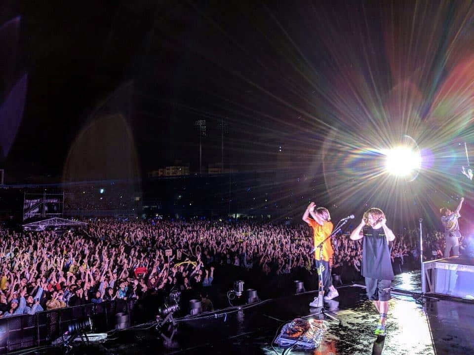 Ryota さんのインスタグラム写真 - (Ryota Instagram)「Last night was incredible!!!!!! Thank you @teddysphotos for having us on this Asia tour with you! 😊 Looking forward to all the other shows🤘🤘🤘🤘」4月5日 11時10分 - ryota_0809