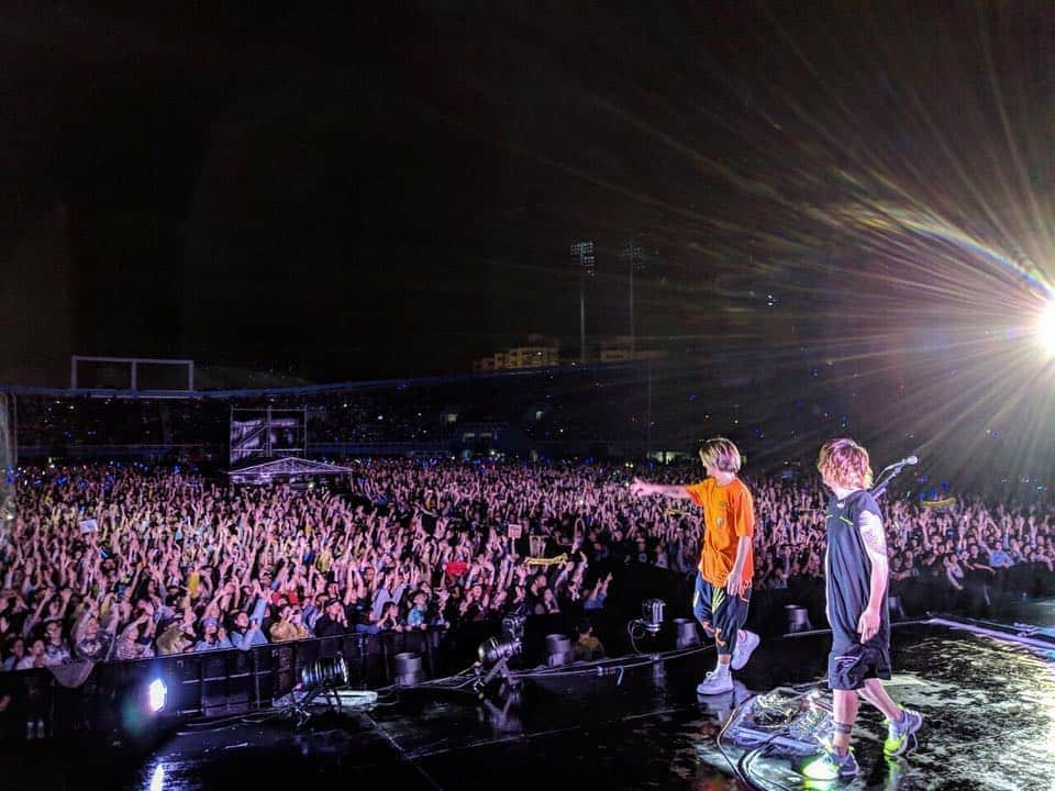 Ryota さんのインスタグラム写真 - (Ryota Instagram)「Last night was incredible!!!!!! Thank you @teddysphotos for having us on this Asia tour with you! 😊 Looking forward to all the other shows🤘🤘🤘🤘」4月5日 11時10分 - ryota_0809